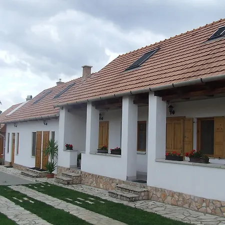 Hegyalja Gyongyszeme Panzio Tokaj