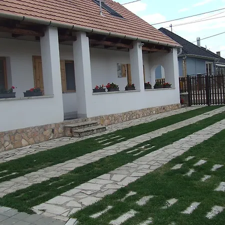 Hegyalja Gyongyszeme Panzio
